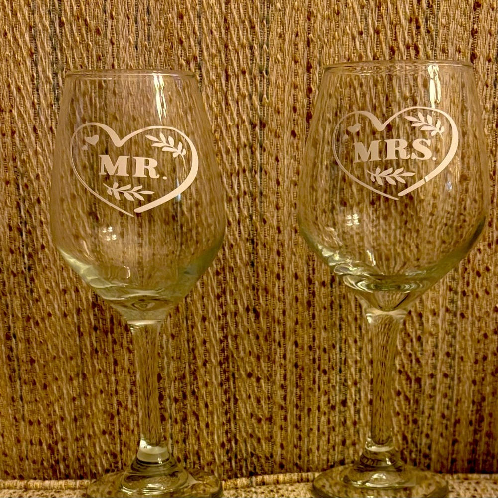 Customizable wine glasses